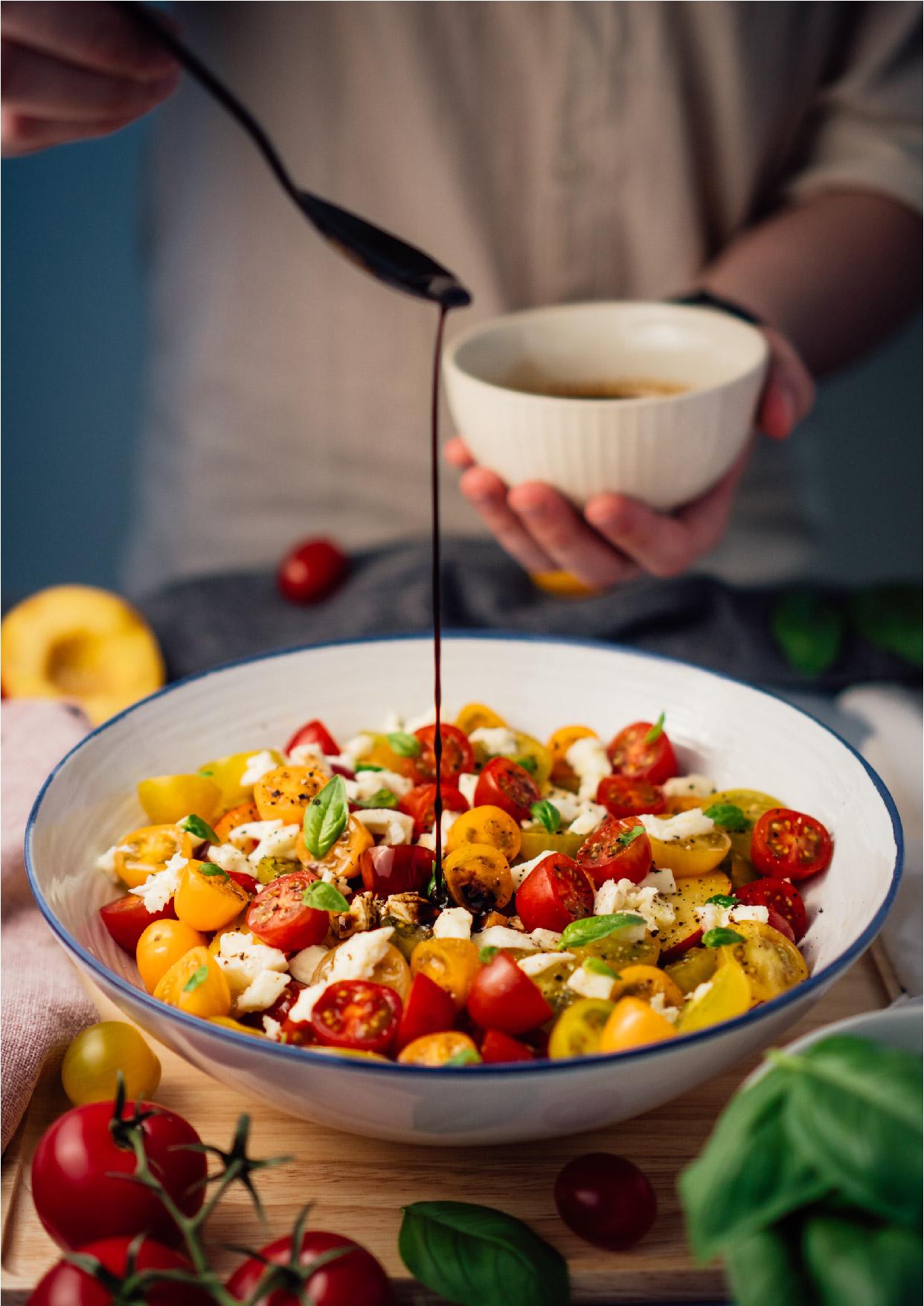 Aelia Luxury Suites Karterados  Luaran gambar Balsamic vinegar being drizzled over a salad
