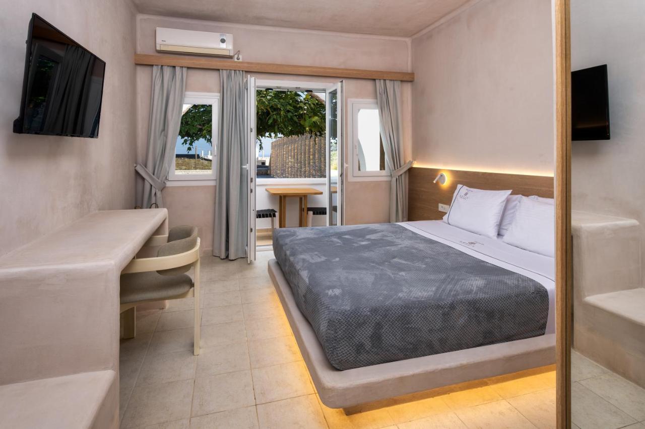 Aelia Luxury Suites Karterados  Luaran gambar A room at the hotel