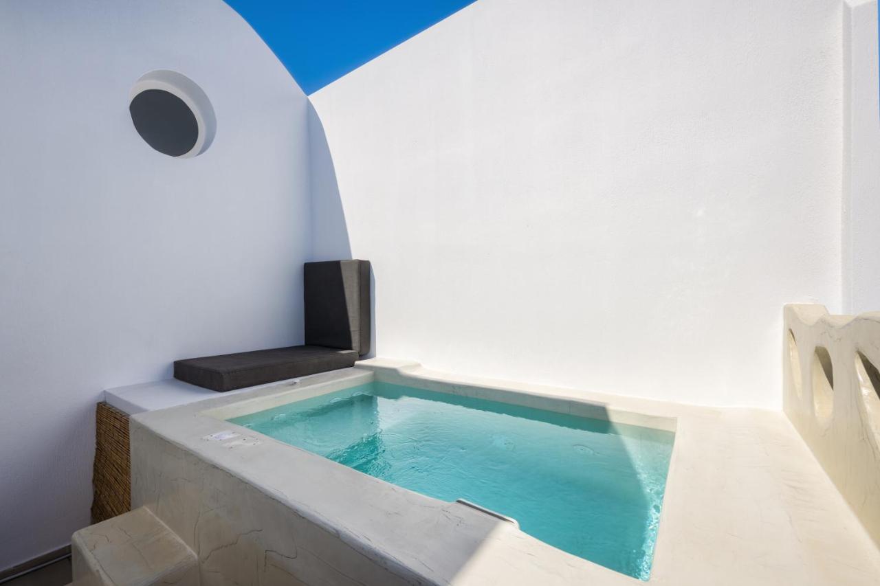 Aelia Luxury Suites Karterados  Luaran gambar A private pool at a hotel in Santorini, Greece