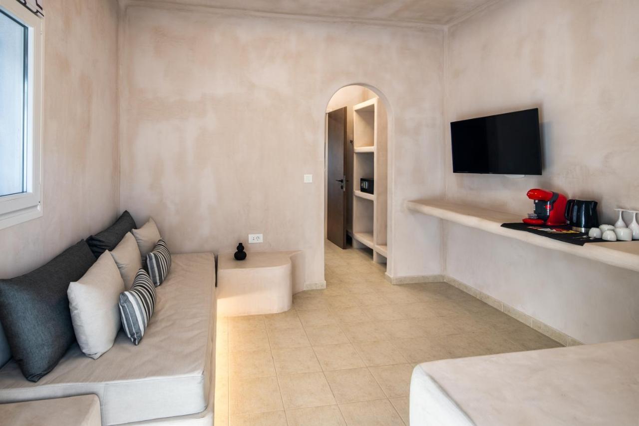 Aelia Luxury Suites Karterados  Luaran gambar A room at the hotel